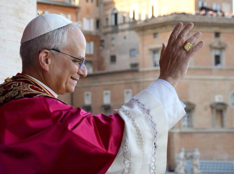 C ritas Diocesana De Barcelona Dona La Benvinguda Al Papa Lle XIV 