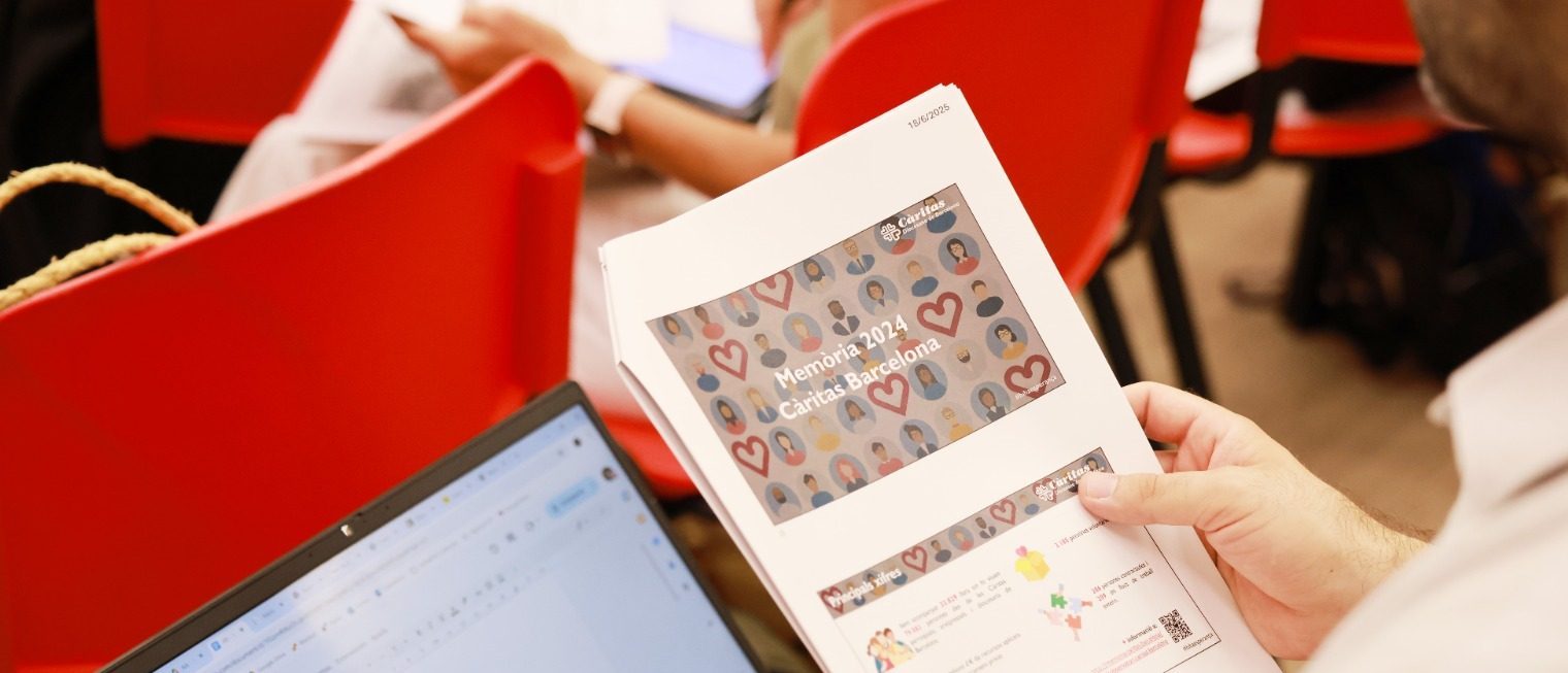 La irregularidad administrativa agrava la exclusión social de las personas atendidas por Cáritas Barcelona
